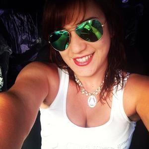 Meet your Posher, Iris andreina